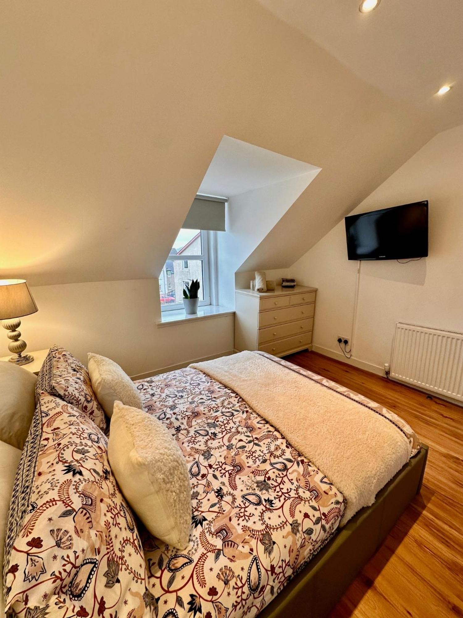 3-Bedroom Flat In The City Centre Next To The River Ness Inverness Buitenkant foto